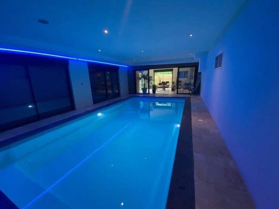 Avec Acces Piscine Illimite Fiennes